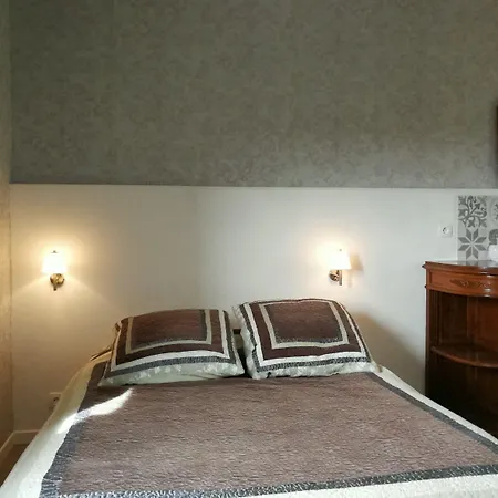 Hotel La Bastide Des Mûriers 3*
