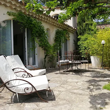 La Bastide Des Muriers Szálloda 3*