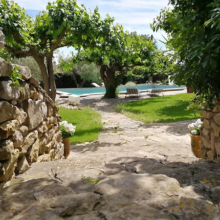Hotel La Bastide Des Mûriers 3*