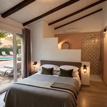 La Bastide Des Muriers 3*