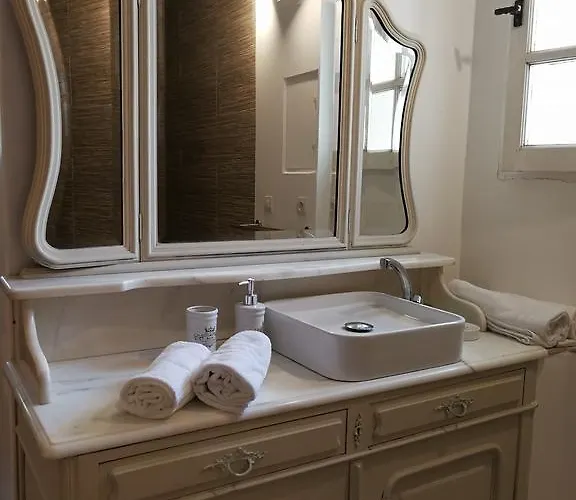 Hotel La Bastide Des Mûriers 3*